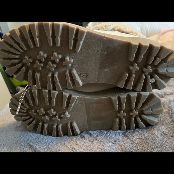 JustFab Kylan fleece trimmed boots - Picture 3 of 3